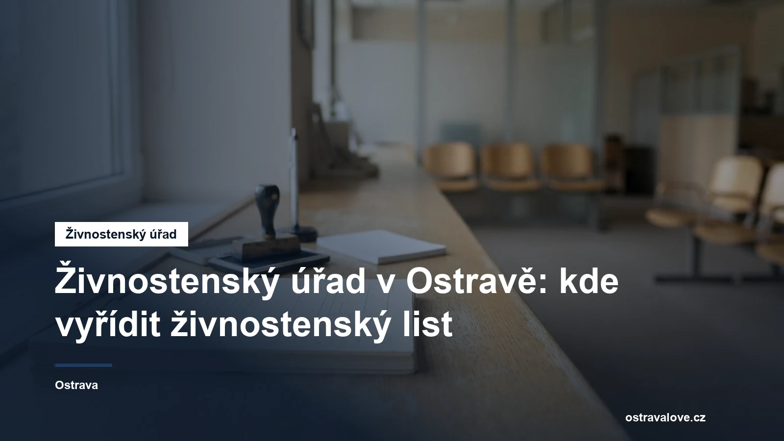 Přepážka úřadu s formuláři a razítkem