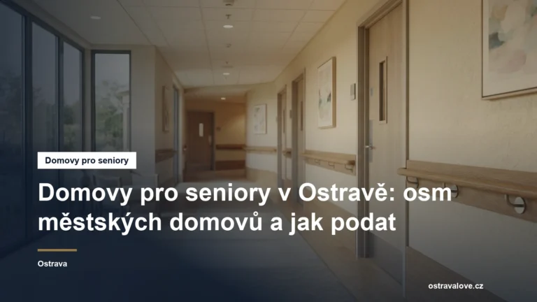 Prosvětlená chodba pobytového zařízení s madlem podél stěny