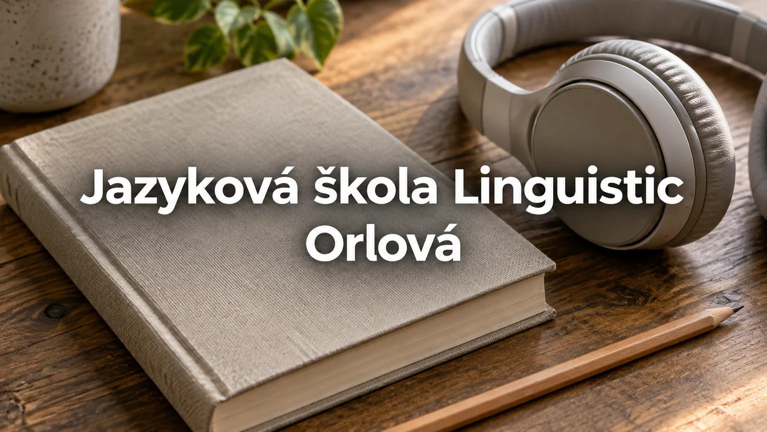 Kniha, tužka a sluchátka – Jazyková škola Linguistic, Orlová