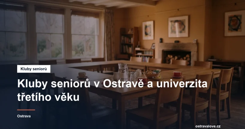 Klubovna se stoly, židlemi a šálky na kávu