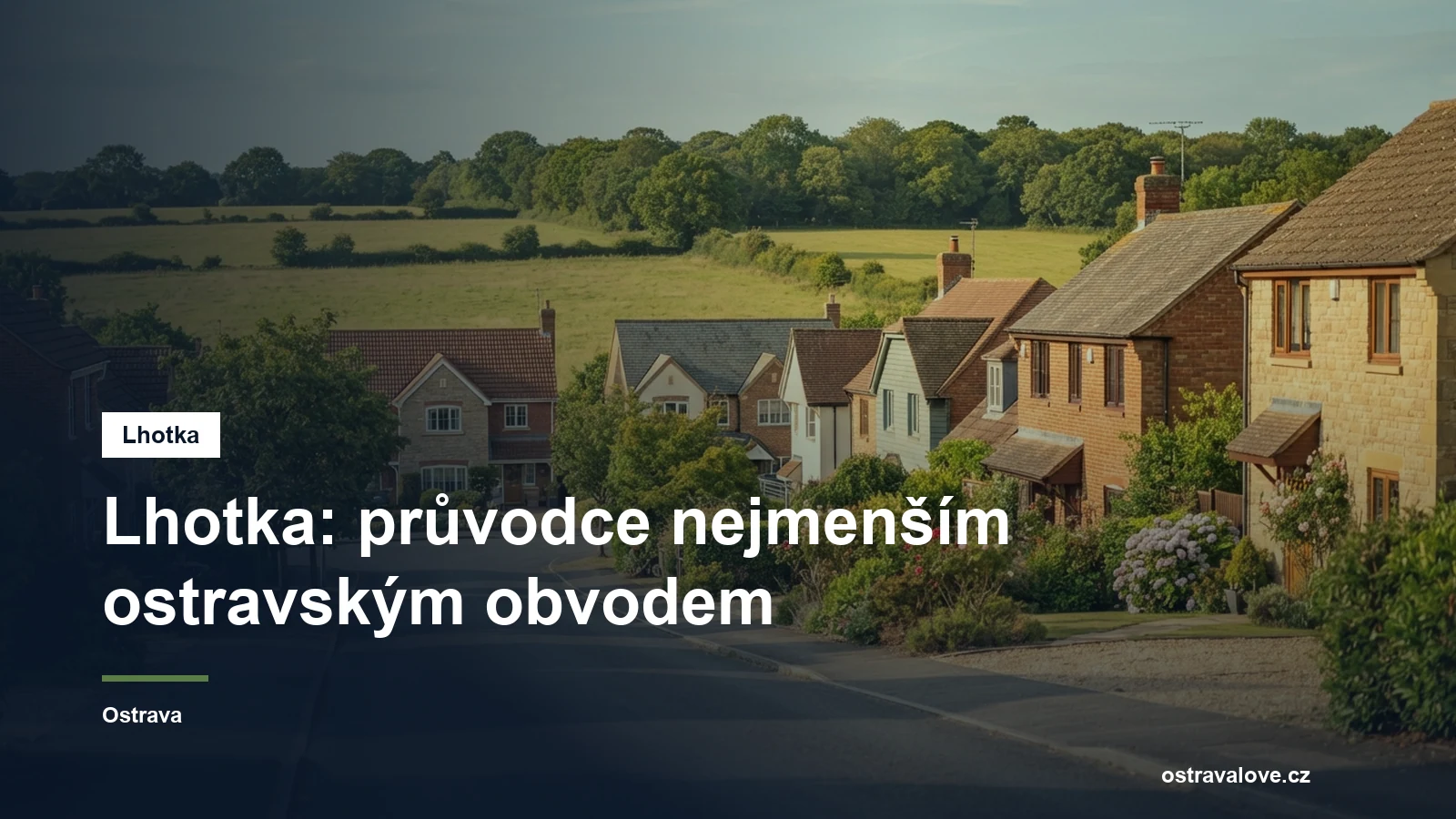 Klidná ulice rodinných domů na okraji města s poli za zástavbou