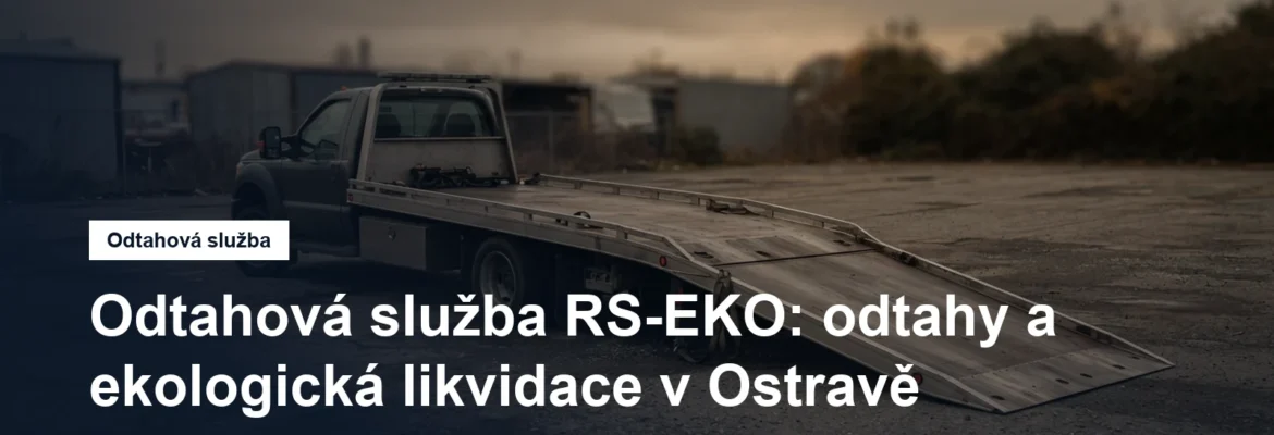 Odtahový vůz se sklopenou plošinou na asfaltové ploše