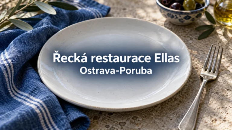 Prázdný talíř s příborem a modrým ubrouskem – Řecká restaurace Ellas, Ostrava-Poruba