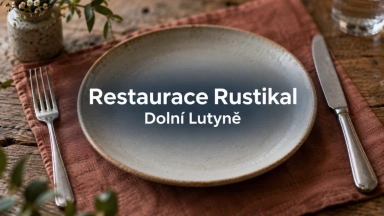 Prázdný talíř a příbor na látkovém ubrousku – Restaurace Rustikal, Dolní Lutyně