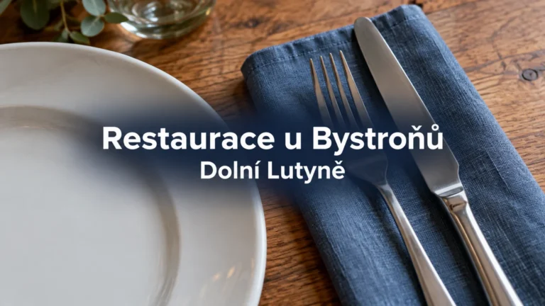 Příbor a ubrousek vedle prázdného talíře – Restaurace u Bystroňů, Dolní Lutyně