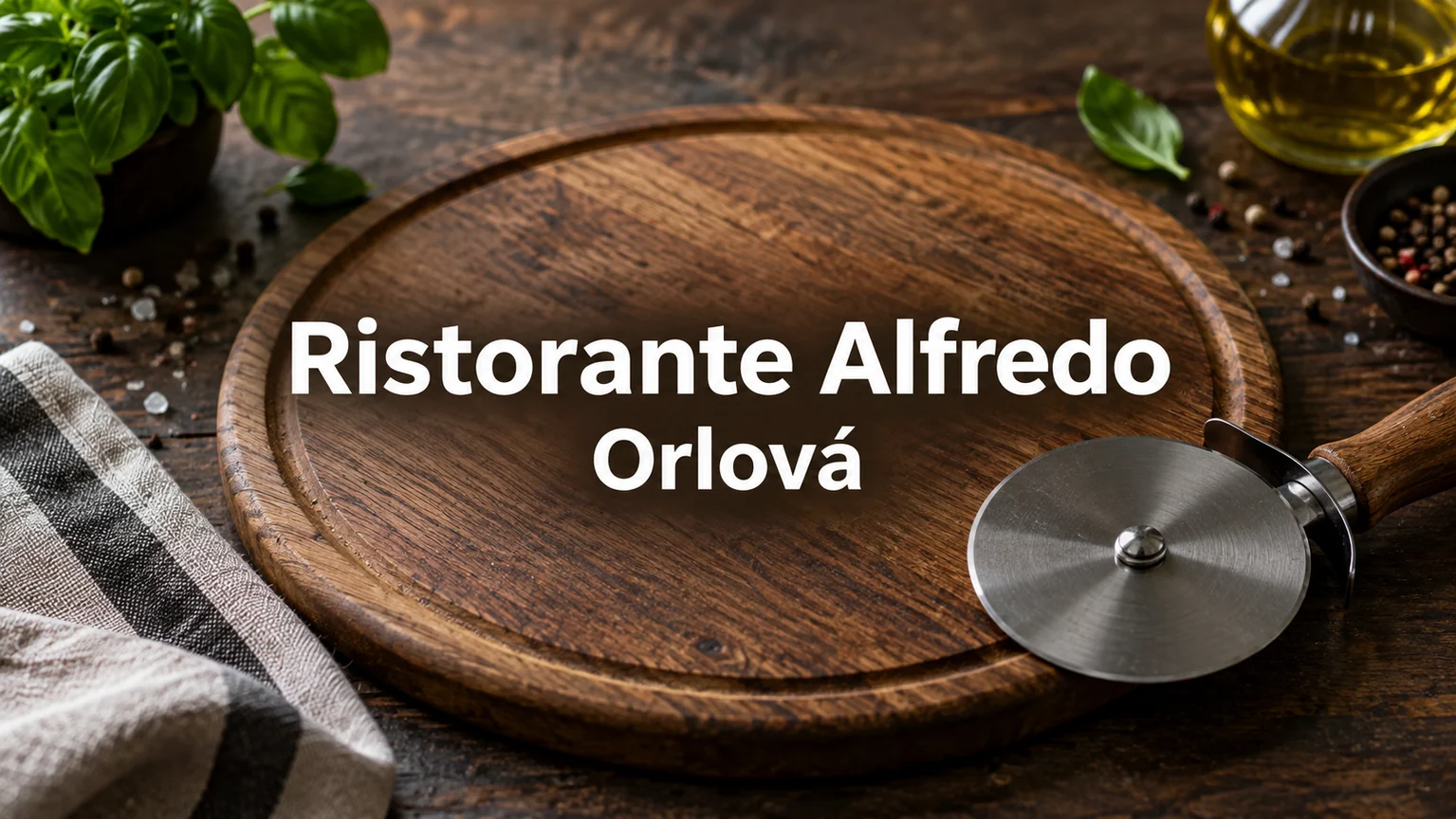 Kráječ pizzy a prázdné prkénko – Ristorante Alfredo, Orlová