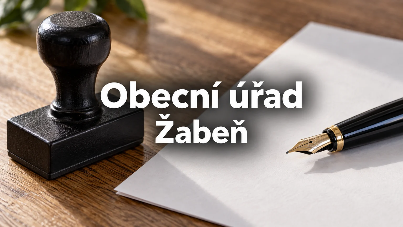 Razítko a pero na dokumentu – Obecní úřad, Žabeň