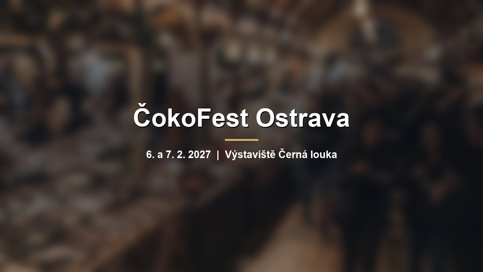 Rozmazaná výstavní hala se stánky s pralinkami a čokoládou s nápisem ČokoFest Ostrava
