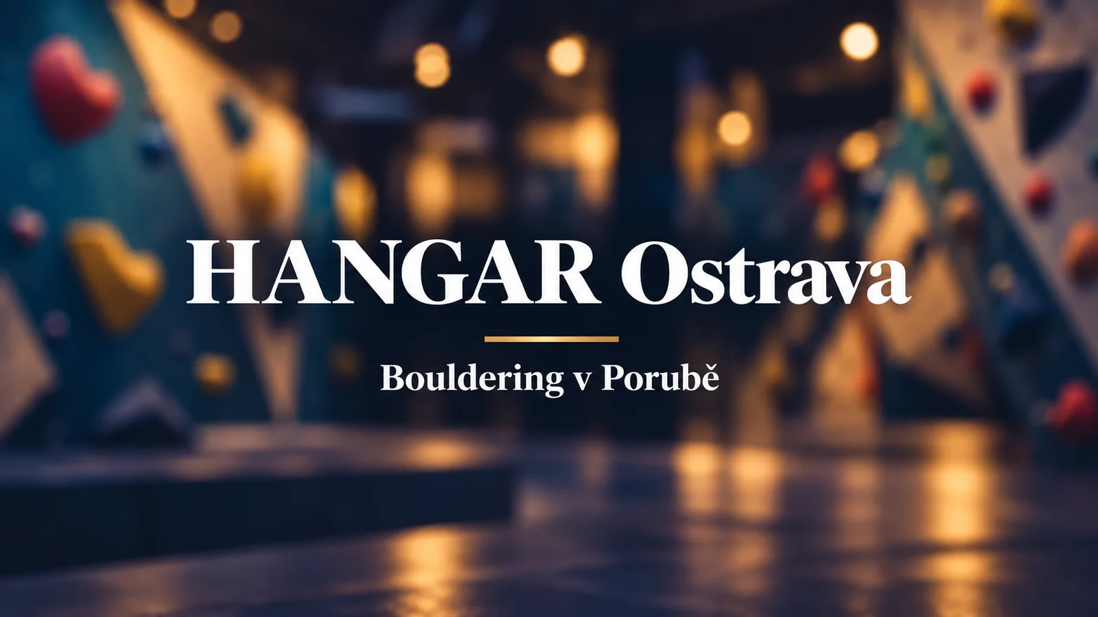 HANGAR Ostrava, bouldering v Porubě: bílý název na rozostřeném pozadí lezeckých chytů