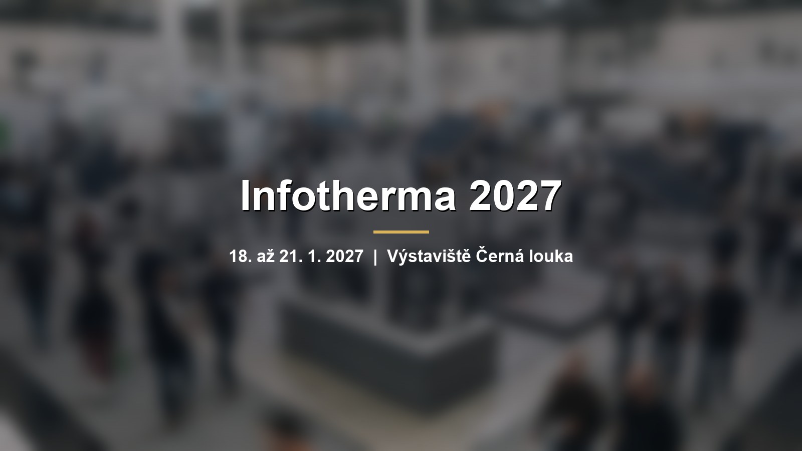 Rozmazaná výstavní hala s expozicemi topení a návštěvníky s nápisem Infotherma 2027