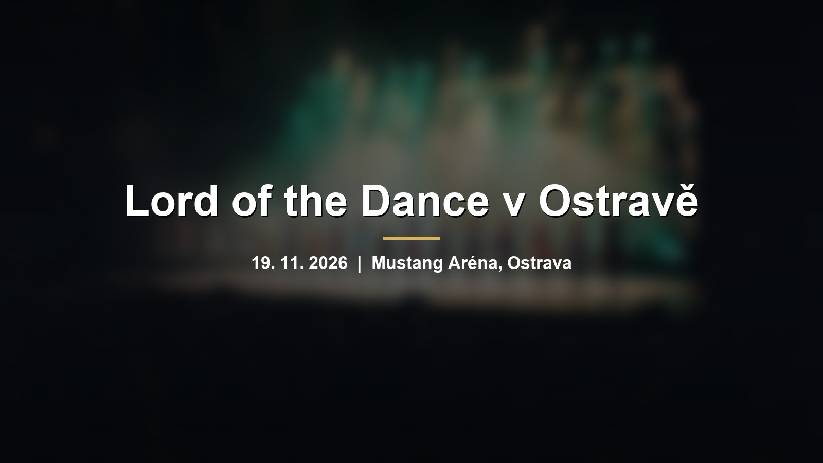 Rozmazaná řada tanečníků na pódiu v zeleném světle s nápisem Lord of the Dance v Ostravě