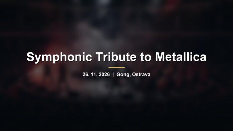 Rozmazané pódium s metalovou kapelou a symfonickým orchestrem v červeném světle s nápisem Symphonic Tribute to Metallica