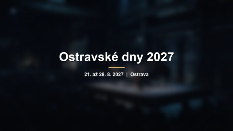 Rozmazaný komorní soubor v industriální hale s nápisem Ostravské dny 2027