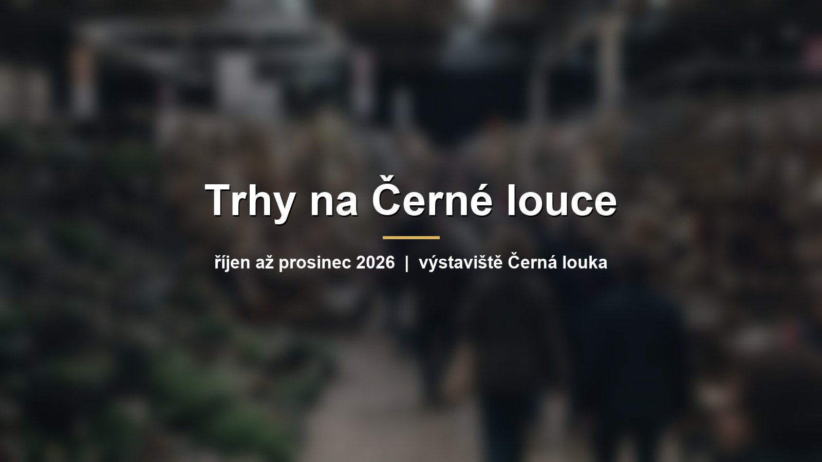 Rozmazaná výstavní hala se stánky s rostlinami a návštěvníky s nápisem Trhy na Černé louce